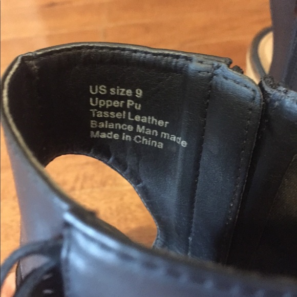 Very Volatile leather heels with fringe detail! - Picture 5 of 7